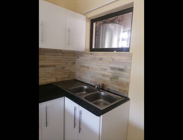 2 BEDROOM APARTMENT TO LET IN WESTVILLE